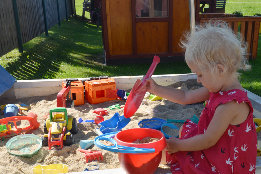 Spielhaus und Sandkasten sind bei den Kleinen sehr beliebt